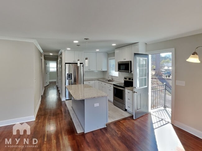 Building Photo - 2408 Dora Dr