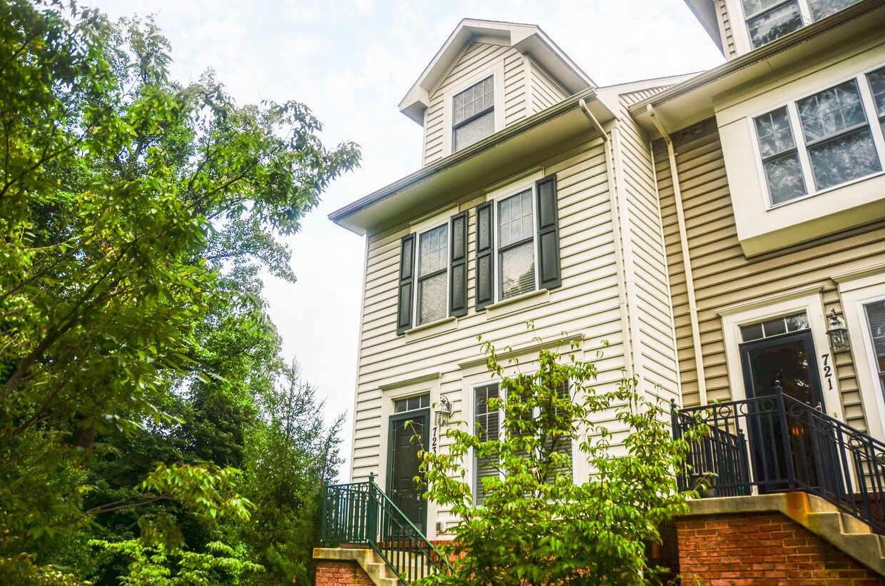 723 Glouster Knoll Dr, Silver Spring, MD 20901 Townhome Rentals in Silver Spring MD