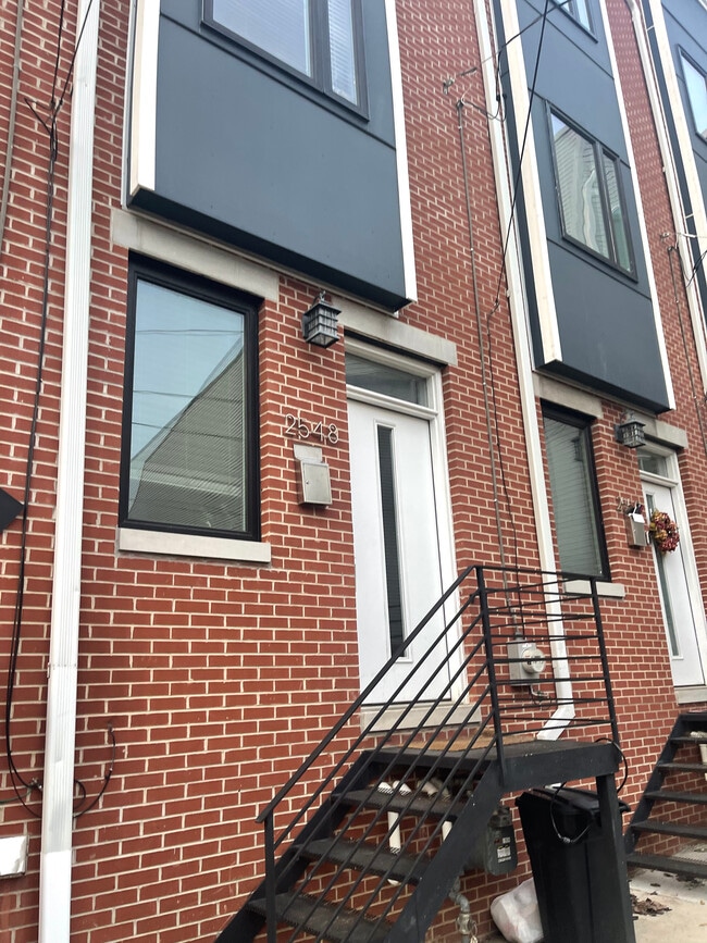 Building Photo - 2548 Arcadia St