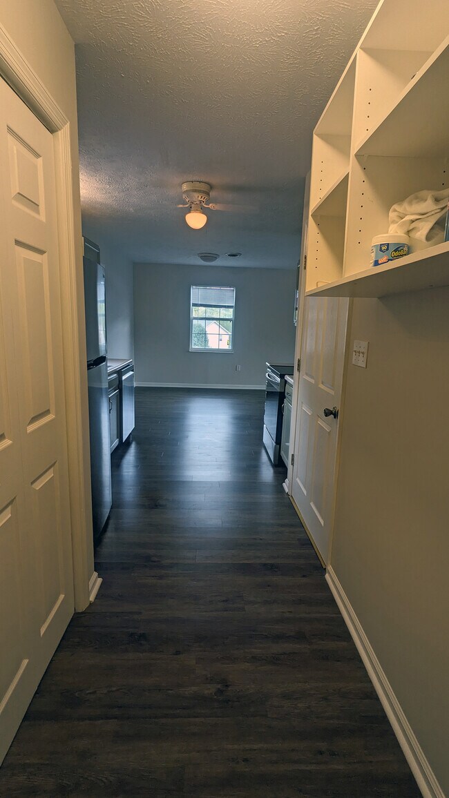 Foto del edificio - 711 Panther Creek Ct