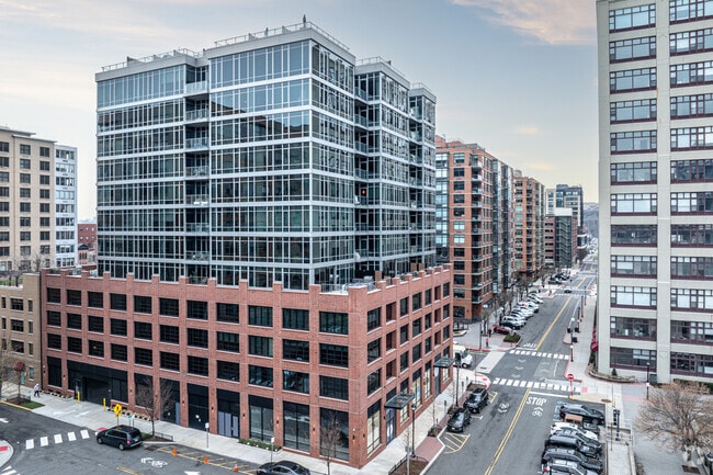 Building Photo - 1425 Hudson St