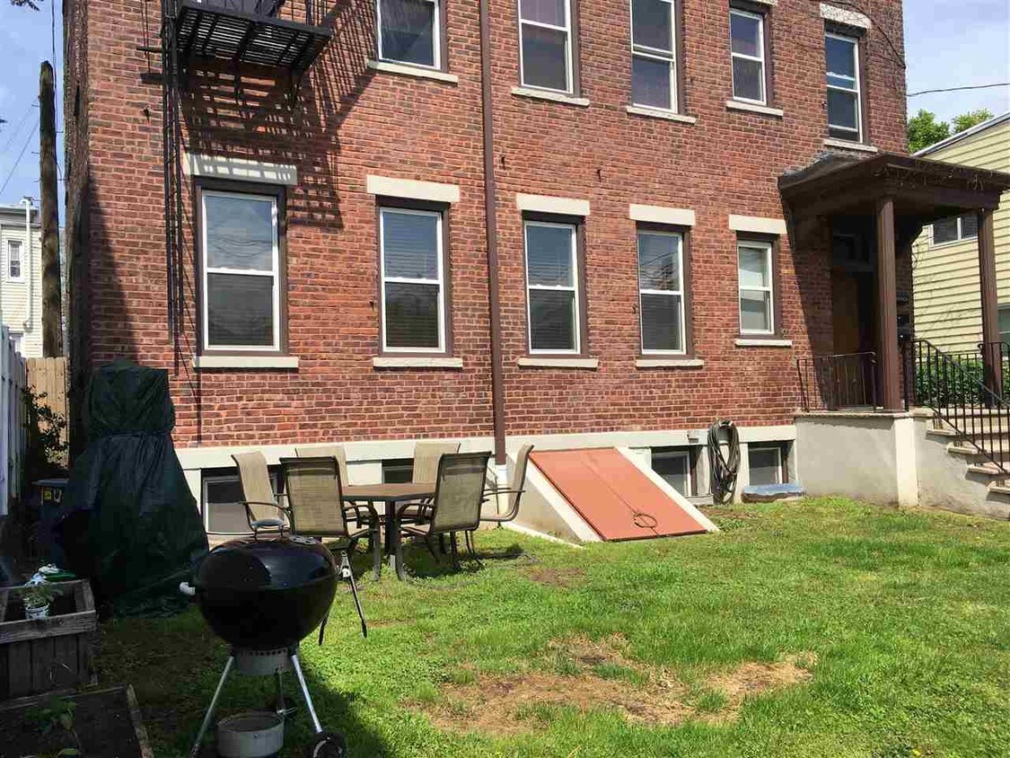 77 E 22nd St, Bayonne, NJ 07002 House Rental in Bayonne, NJ