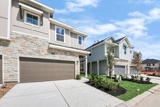 Building Photo - 2205 Via Cami Ln