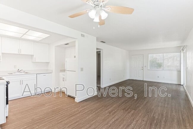 Building Photo - 2529 Greenwood Ln