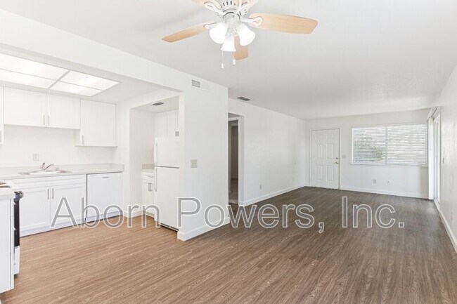 Foto del edificio - 2529 Greenwood Ln