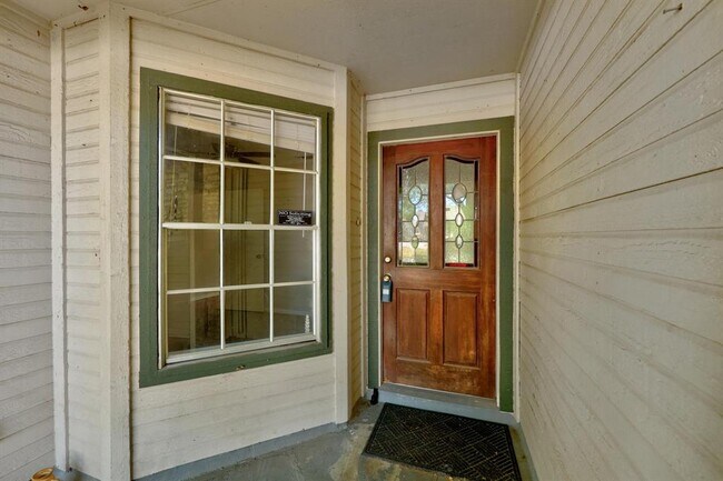 Building Photo - 2304 Silver Spur Dr