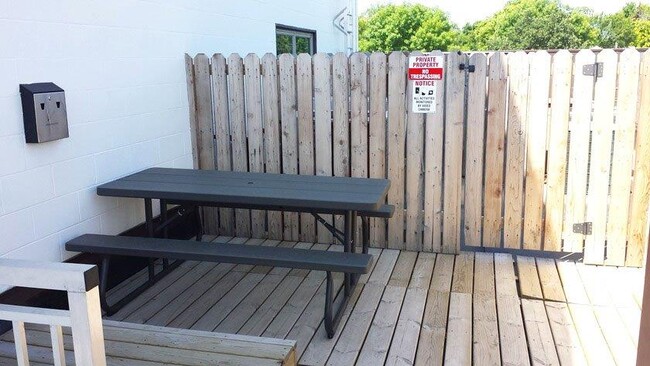 Outdoor Patio - Downtown Lofts