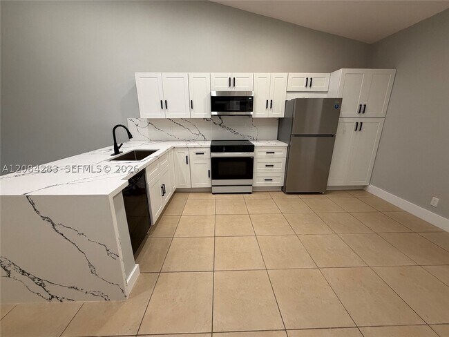 Foto del edificio - 11085 NW 38th Pl