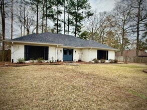 Building Photo - 102 Bay Harbour Pl