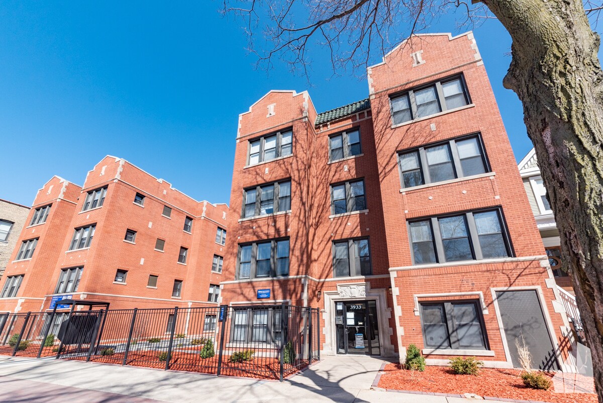 3934 N Janssen Ave Unit 3943.5E2, Chicago, IL 60613 Apartments in
