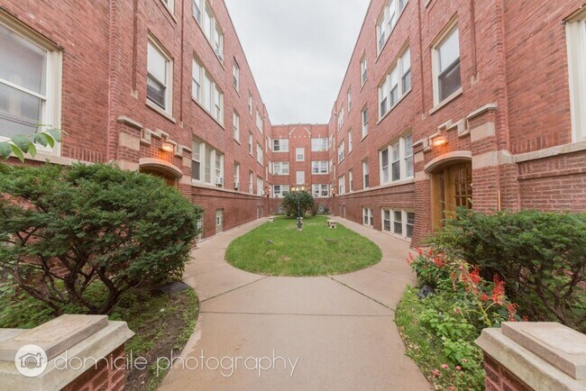 Foto del edificio - 3115 W Foster Ave