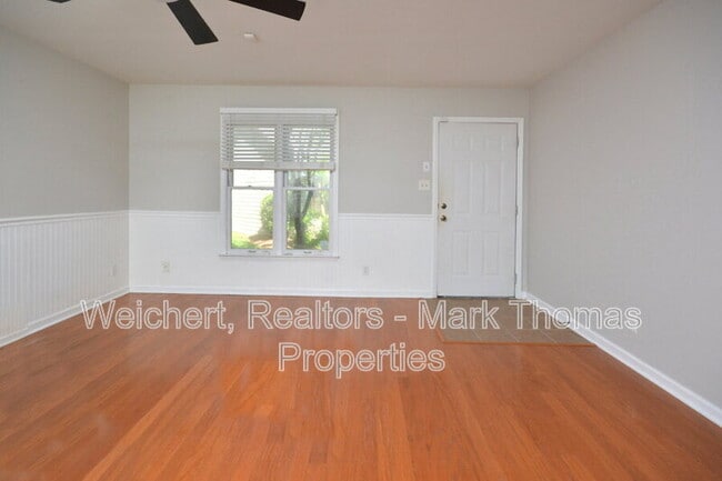 Building Photo - 104 Gatehouse Ln