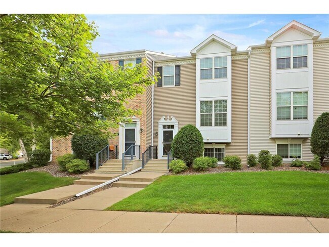Building Photo - 15564 Lilac Dr