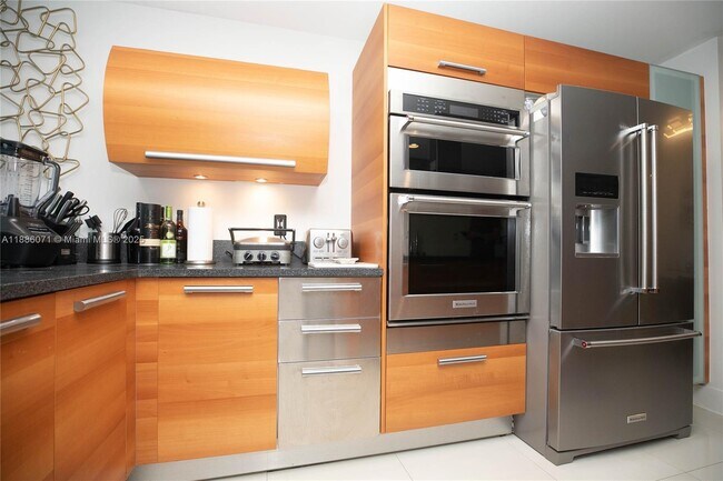 Foto del edificio - 2950 NE 188th St