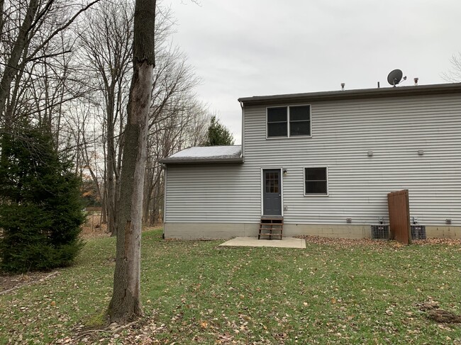 Building Photo - 870-870 Shelby-Ontario Rd