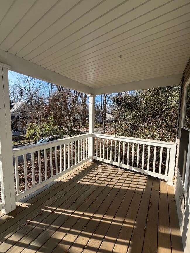 Building Photo - 2 bedroom, 1 bath House: Available August 2025!