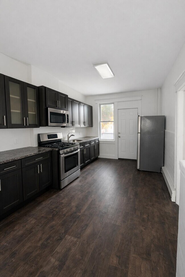 Building Photo - 391 Delano Pl
