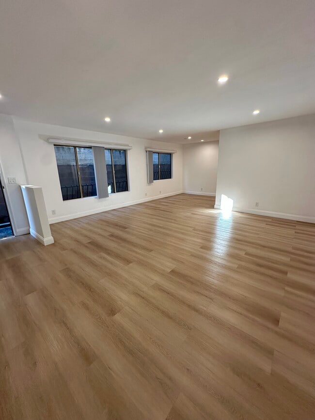 Building Photo - 1124 21st St