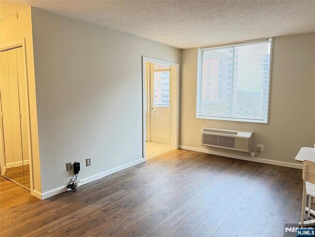 Foto del edificio - 160 Overlook Ave