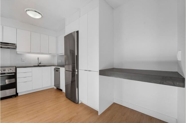 Building Photo - 145 York St