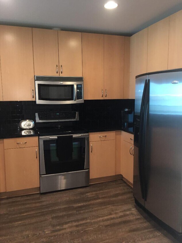 Foto principal - 777 N Ashley Dr