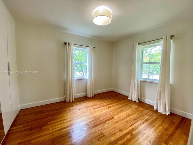 Building Photo - 5450 SW 76th St