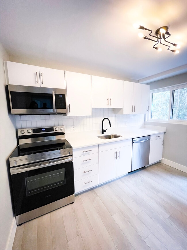 Photo du bâtiment - 43 Montrose Ave