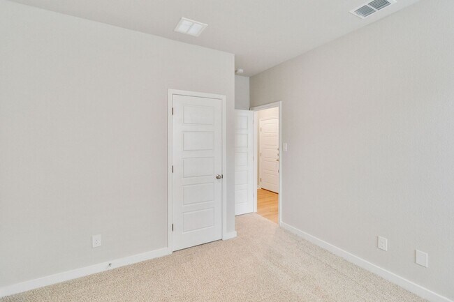 Building Photo - 265-269 Nespral Dr