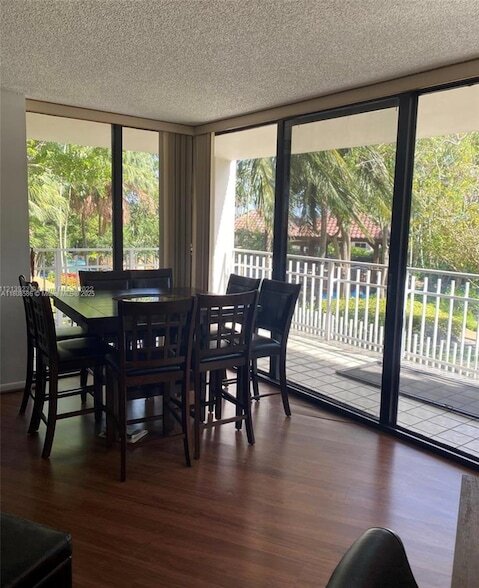 Foto del edificio - 2000 Towerside Terrace