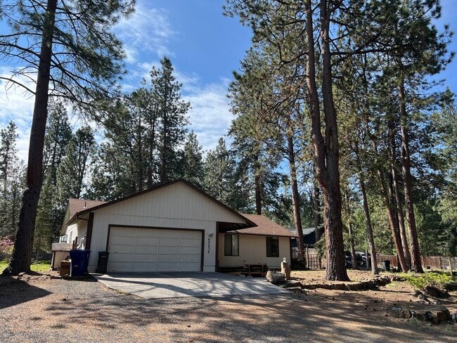 Building Photo - Nature Retreat on 0.6 Acres Near the Desch...