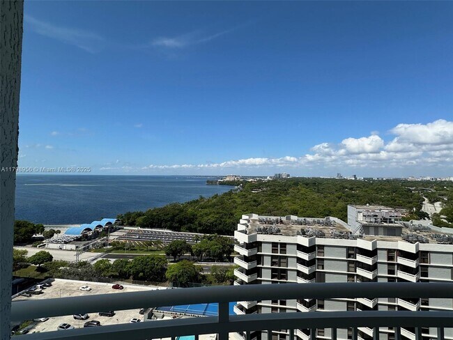 Foto del edificio - 2475 Brickell Ave