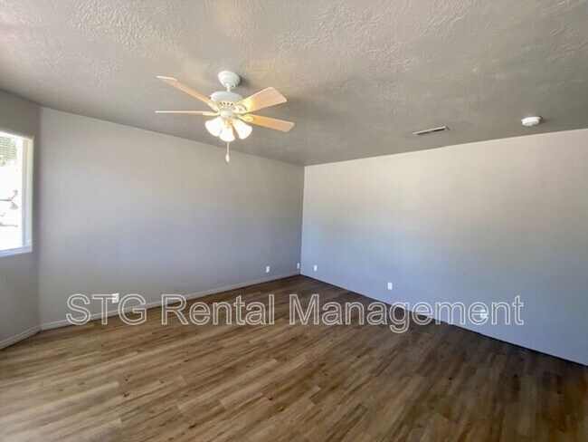 Foto del edificio - 76 E Center St