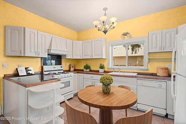 Foto del edificio - Charming Single Family Home in Rifle for Rent