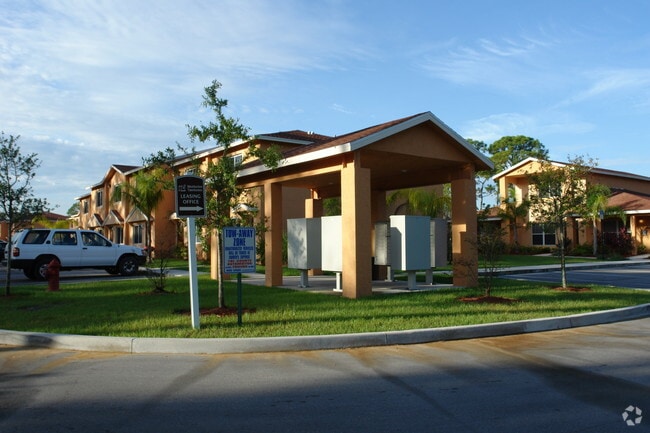 Building Photo - Weatherbee Townhomes