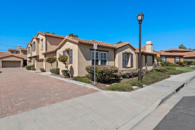 Building Photo - 56 Paseo Vista