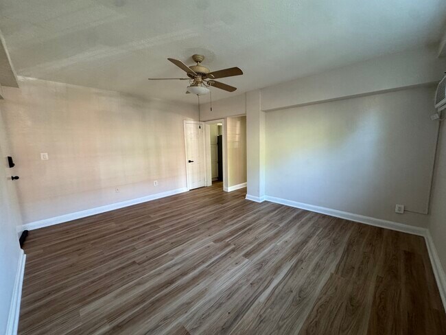 Foto del edificio - 1404 Tuckerman St NW