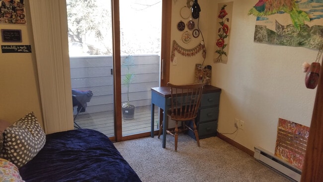 Extra study room with balcony - 1008 Remington St