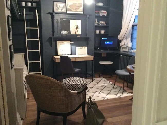 Building Photo - 21 Beacon St