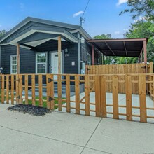 Building Photo - 210 N San Jacinto St