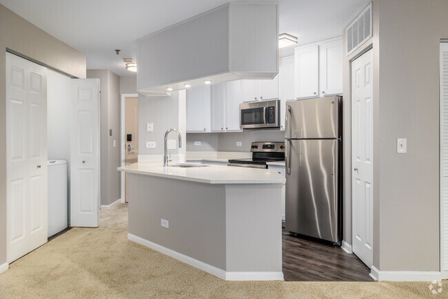 1BR, 1BA - 753SF - Kitchen - Bristol Club