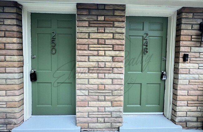 Foto del edificio - Two Bedroom Ranch Style Apartment Near BNA on Special!