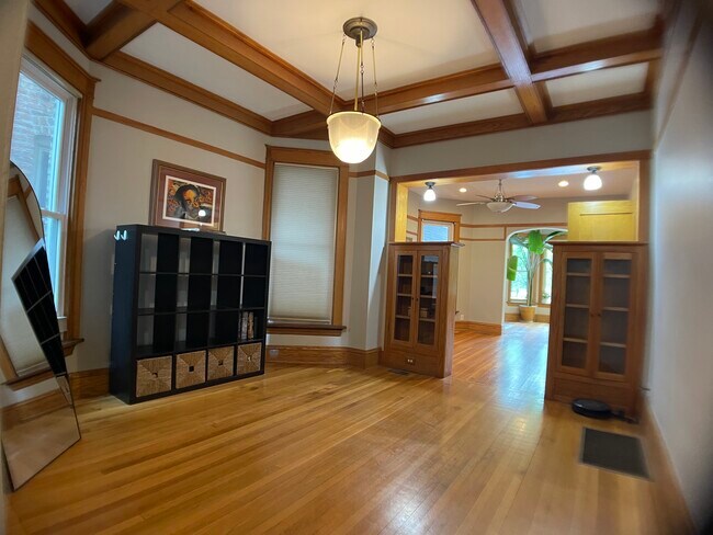 Foto del edificio - 1111 N Sacramento Ave
