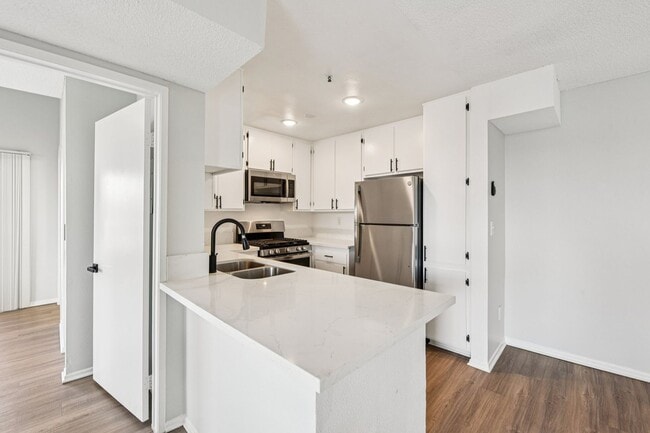 Interior Photo - 310 South Virgil Ave