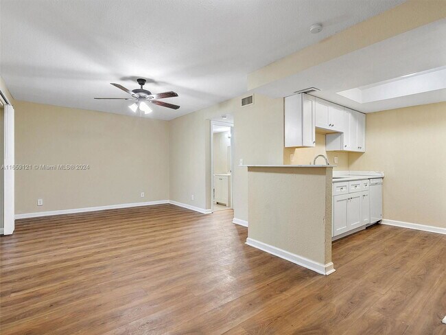 Building Photo - 1361 Seaview