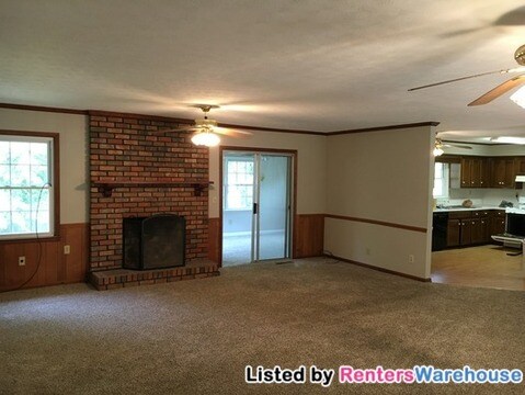 Building Photo - 210 Martin Dr