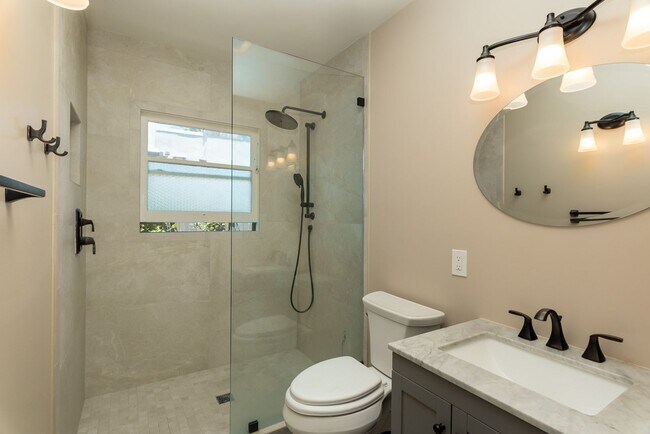 Building Photo - 4544-4546 Kensington Dr
