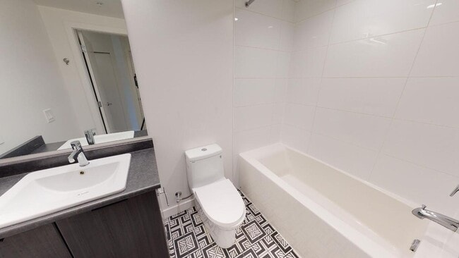 Interior Photo - 3583 Kingsway