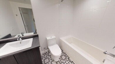 Interior Photo - 3583 Kingsway