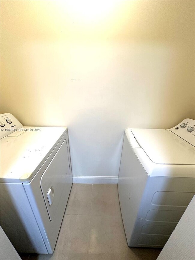 Foto del edificio - 919 NE 199th St