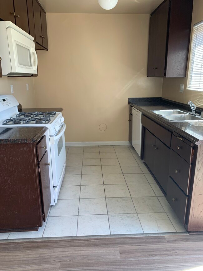 Foto del edificio - 15624 Freeman Ave